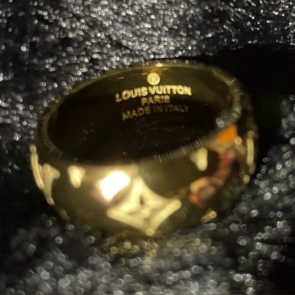 18K Gold LV Luxury Band Ring - Picture 3 of 6